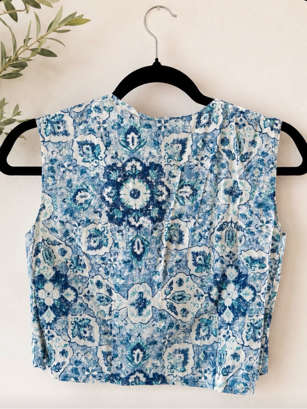 Blue & White Printed Sleeveless Crop Top | Custom Made | Size S